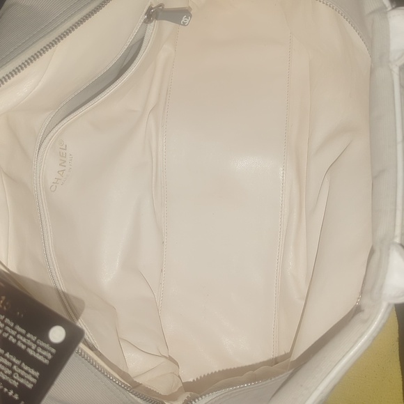 Chanel Quilted Handbag Authentic Vintage - Picture 5 of 16